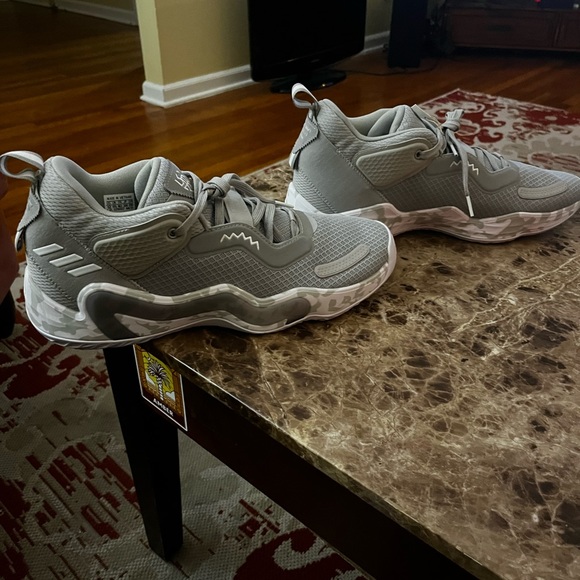 BRAND NEW DON ISSUE 3s. Donovan Mitchell’s signature basketball shoe - Picture 3 of 5